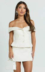 Aleena Skort - Boucle Mid Waist Fitted Mini Skort in Cream