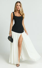 Hilary Maxi Dress - Contrast Sweetheart Bodice Fit And Flare Dress in Black