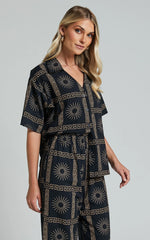 Cassidy Shirt - Short Sleeve Linen Look Shirt in Black Sun Print