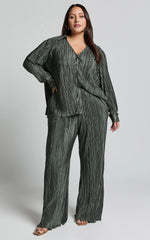 Beca Shirt - Plisse Button Up Shirt in Olive