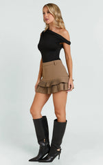 Felicia Mini Skirt - Mid Rise Drop Waist Pleated Skirt in Mocha