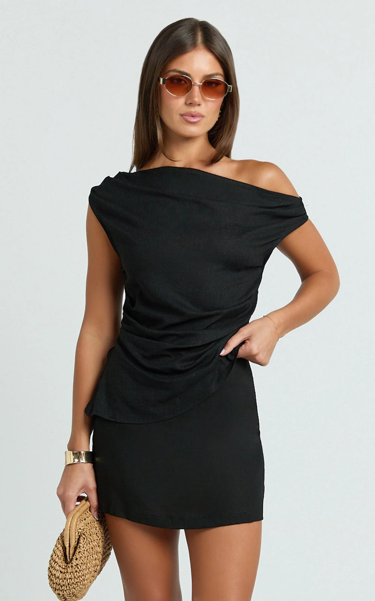 Robilyn - Off Shoulder Linen Look Top in Black